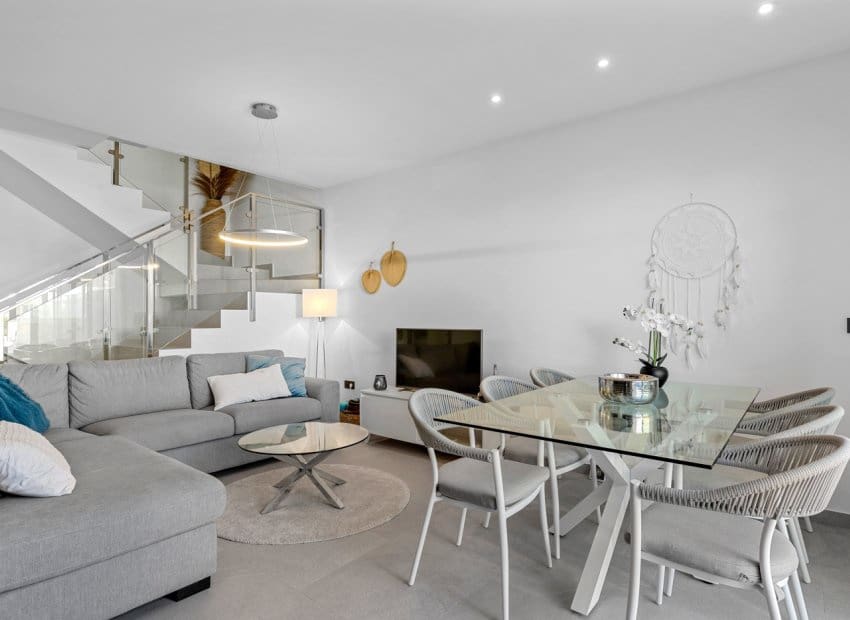 4 makuuhuone Huvila myytävänä paikassa Ciudad Quesada mukana uima-altaan - 369 000 € (Ref: 9131771)