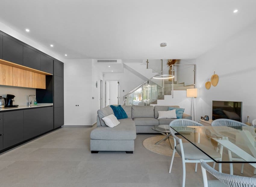 4 makuuhuone Huvila myytävänä paikassa Ciudad Quesada mukana uima-altaan - 369 000 € (Ref: 9131771)