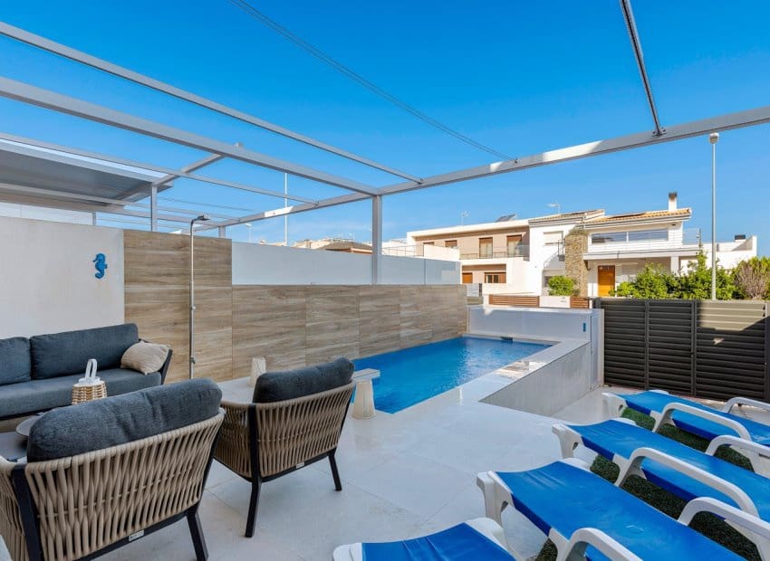 4 makuuhuone Huvila myytävänä paikassa Ciudad Quesada mukana uima-altaan - 369 000 € (Ref: 9131771)