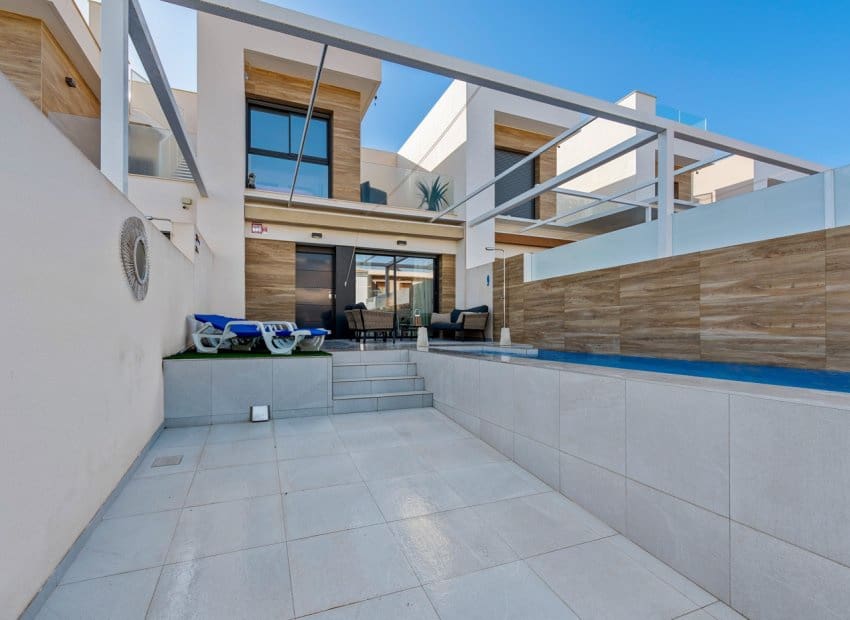 4 makuuhuone Huvila myytävänä paikassa Ciudad Quesada mukana uima-altaan - 369 000 € (Ref: 9131771)