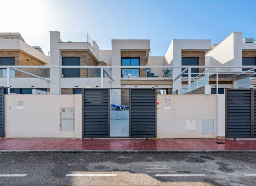 4 makuuhuone Huvila myytävänä paikassa Ciudad Quesada mukana uima-altaan - 369 000 € (Ref: 9131771)