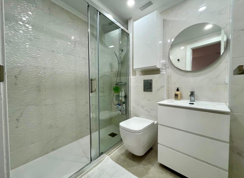 Piso de 4 habitaciones en Torrevieja en venta - 210.000 € (Ref: 9133157)