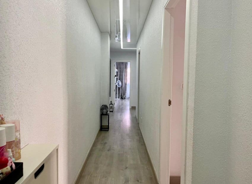 Piso de 4 habitaciones en Torrevieja en venta - 210.000 € (Ref: 9133157)