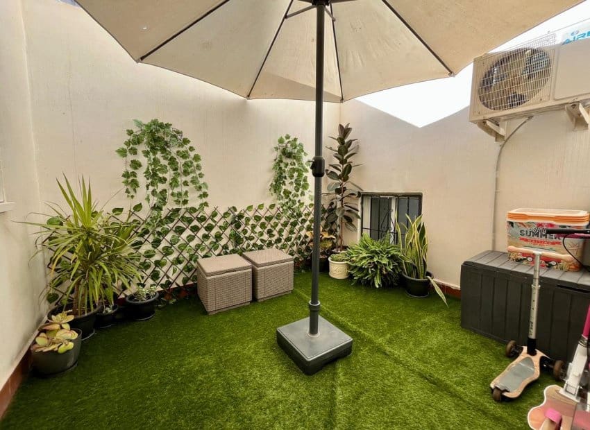 Piso de 4 habitaciones en Torrevieja en venta - 210.000 € (Ref: 9133157)