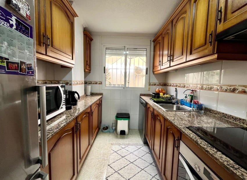 Piso de 4 habitaciones en Torrevieja en venta - 210.000 € (Ref: 9133157)