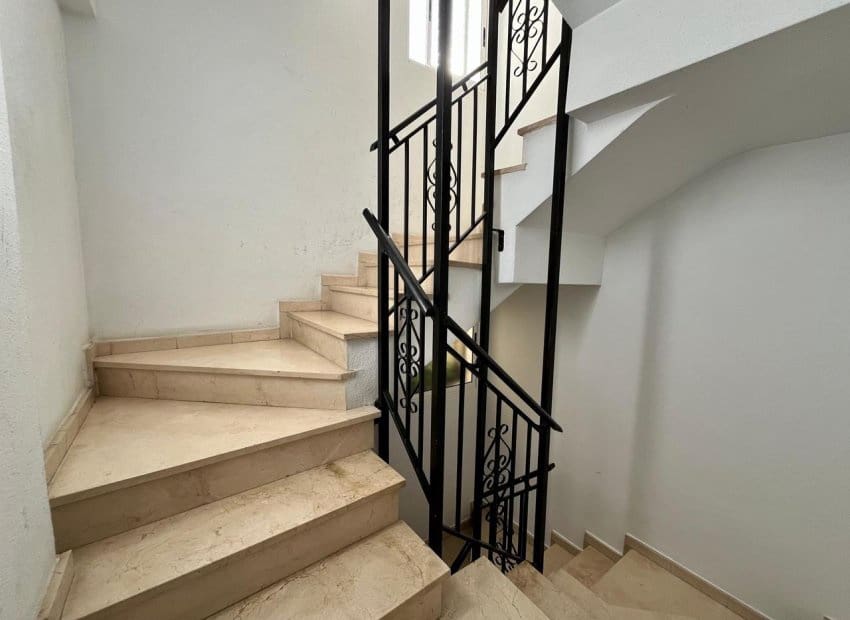 Piso de 4 habitaciones en Torrevieja en venta - 210.000 € (Ref: 9133157)