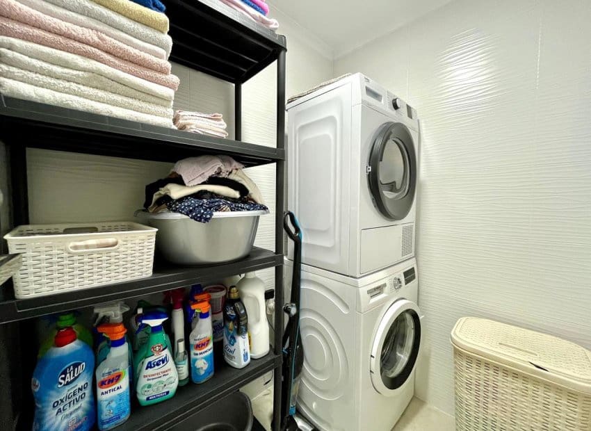 Piso de 4 habitaciones en Torrevieja en venta - 210.000 € (Ref: 9133157)