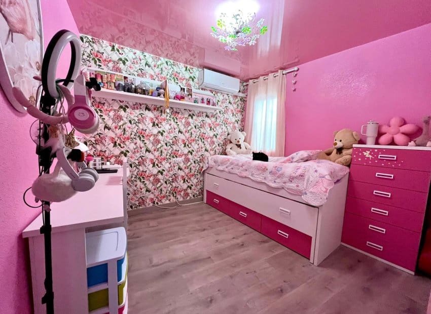 Piso de 4 habitaciones en Torrevieja en venta - 210.000 € (Ref: 9133157)