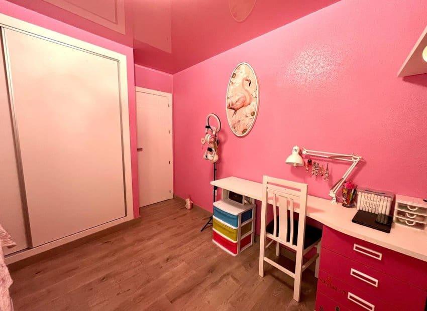 Piso de 4 habitaciones en Torrevieja en venta - 210.000 € (Ref: 9133157)