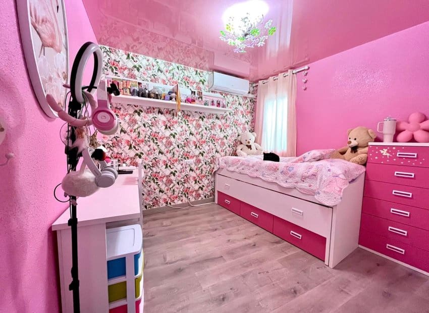 Piso de 4 habitaciones en Torrevieja en venta - 210.000 € (Ref: 9133157)