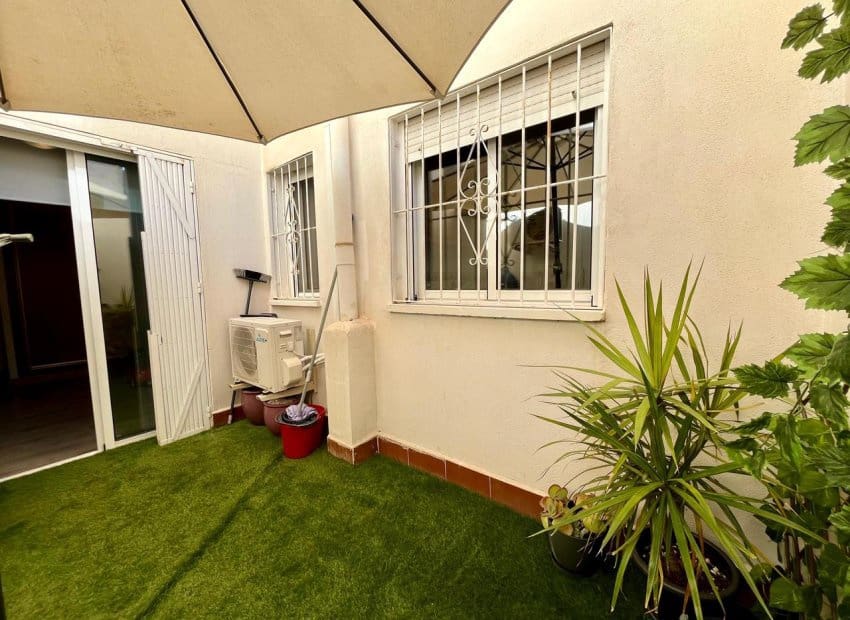 Piso de 4 habitaciones en Torrevieja en venta - 210.000 € (Ref: 9133157)