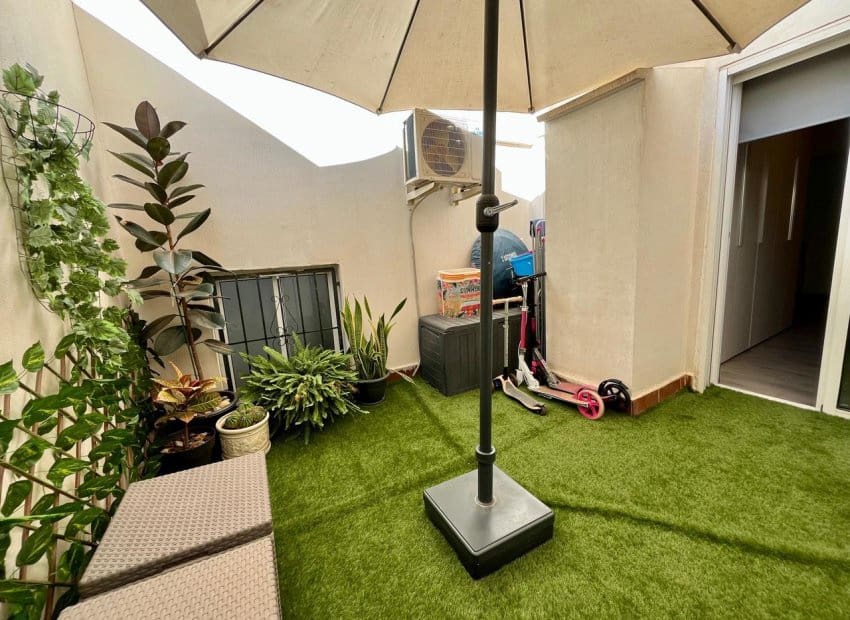 Piso de 4 habitaciones en Torrevieja en venta - 210.000 € (Ref: 9133157)