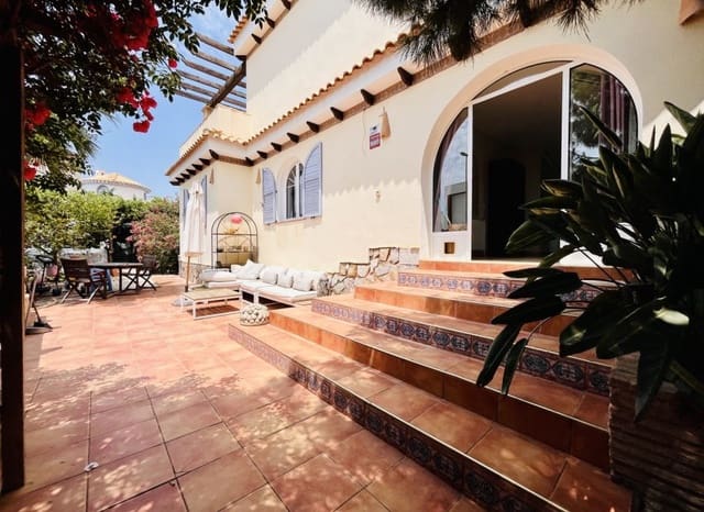 5 quarto Moradia para venda em La Zenia, Orihuela com piscina - 795 000 € (Ref: 9133161)