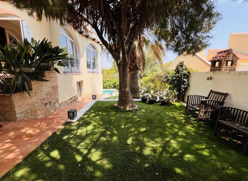 5 bedroom Villa for sale in Orihuela Costa with pool - € 795,000 (Ref: 9133161)