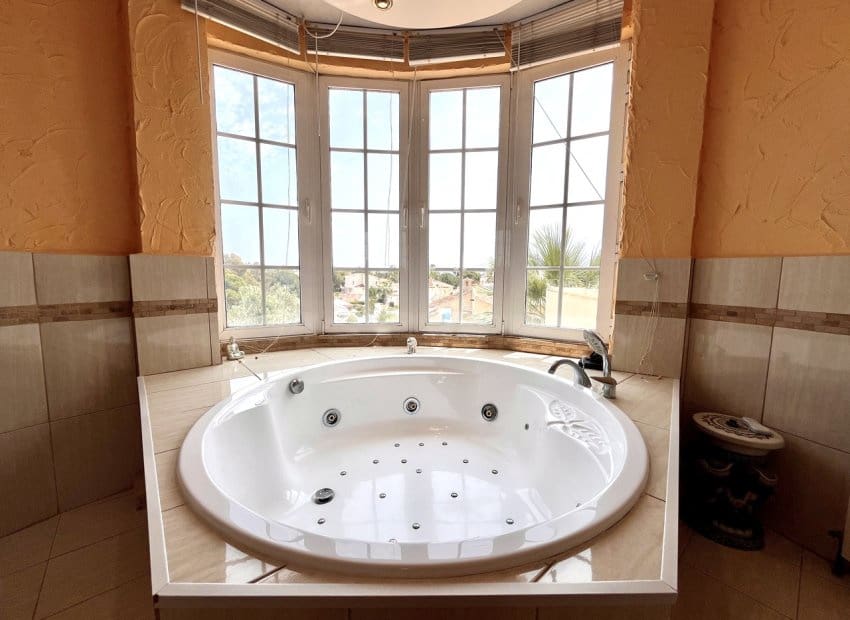 5 bedroom Villa for sale in Orihuela Costa with pool - € 795,000 (Ref: 9133161)