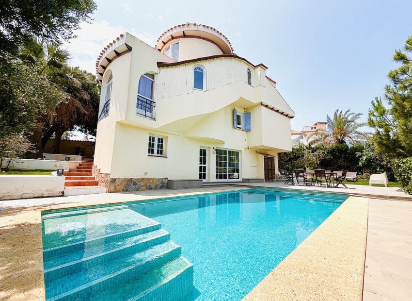 5 bedroom Villa for sale in Orihuela Costa with pool - € 795,000 (Ref: 9133161)