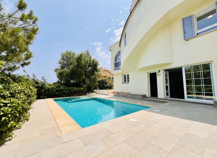 5 bedroom Villa for sale in Orihuela Costa with pool - € 795,000 (Ref: 9133161)