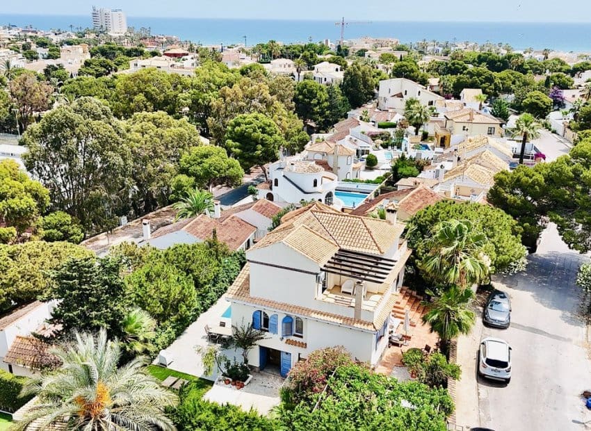 5 bedroom Villa for sale in Orihuela Costa with pool - € 795,000 (Ref: 9133161)