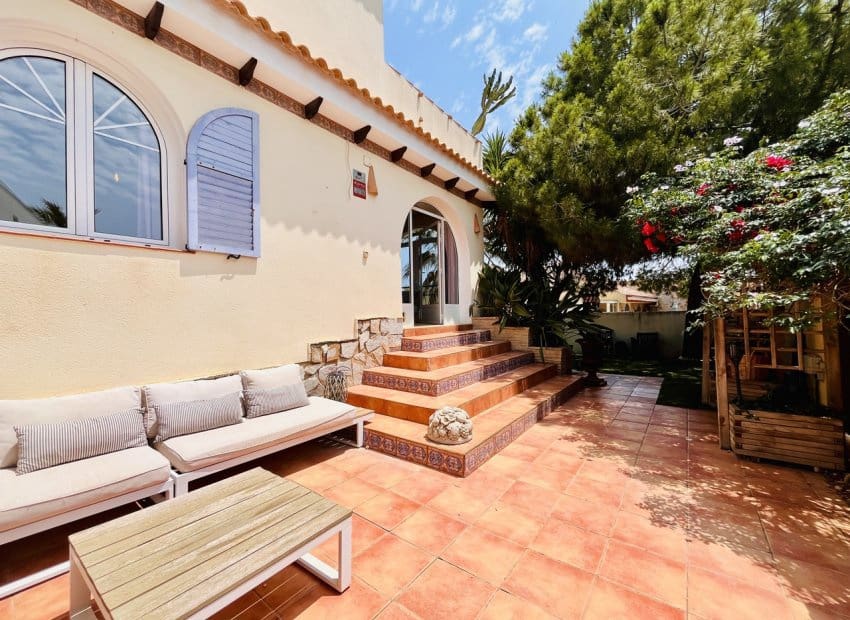 5 bedroom Villa for sale in Orihuela Costa with pool - € 795,000 (Ref: 9133161)