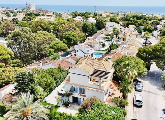 5 quarto Moradia para venda em La Zenia, Orihuela com piscina - 795 000 € (Ref: 9133161)