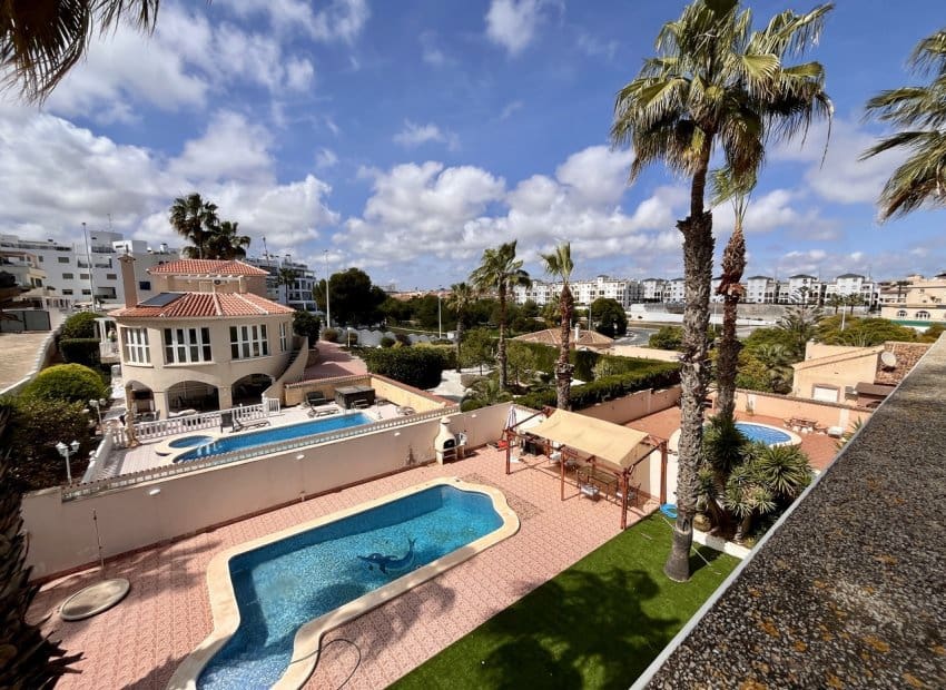 5 soverom Villa til salgs i La Zenia med svømmebasseng - € 600 000 (Ref: 9133163)
