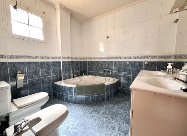 5 makuuhuone Huvila myytävänä paikassa La Zenia, Orihuela mukana uima-altaan - 600 000 € (Ref: 9133163)