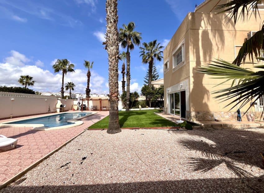 5 soverom Villa til salgs i La Zenia med svømmebasseng - € 600 000 (Ref: 9133163)