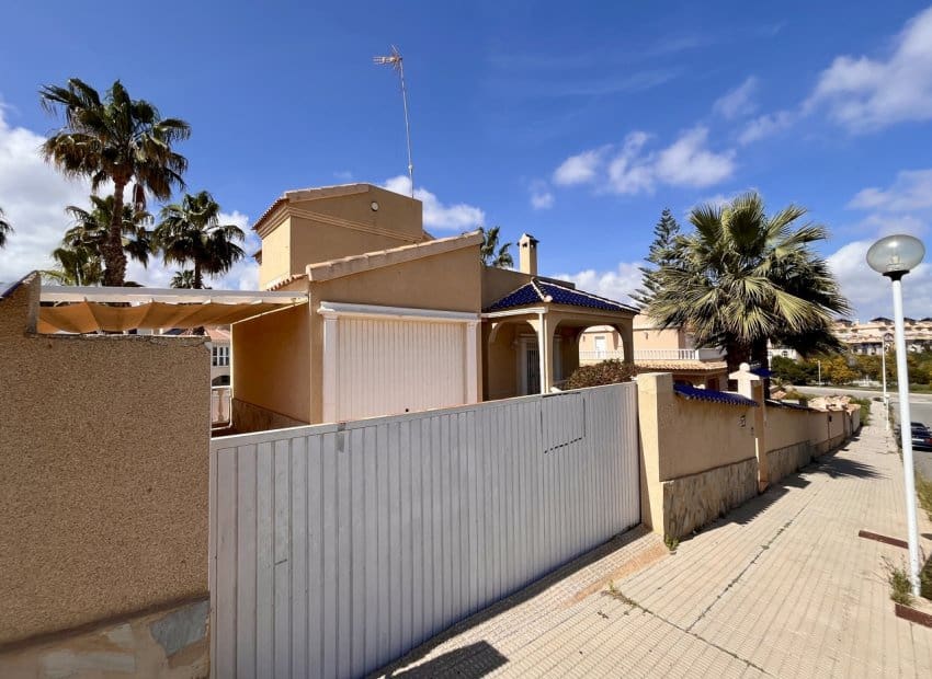 5 soverom Villa til salgs i La Zenia med svømmebasseng - € 600 000 (Ref: 9133163)