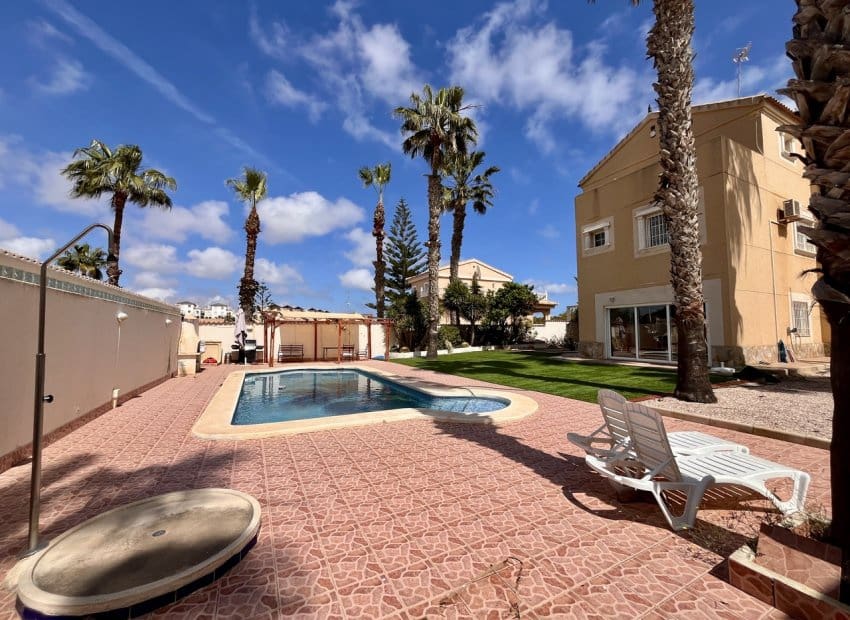 5 soverom Villa til salgs i La Zenia med svømmebasseng - € 600 000 (Ref: 9133163)