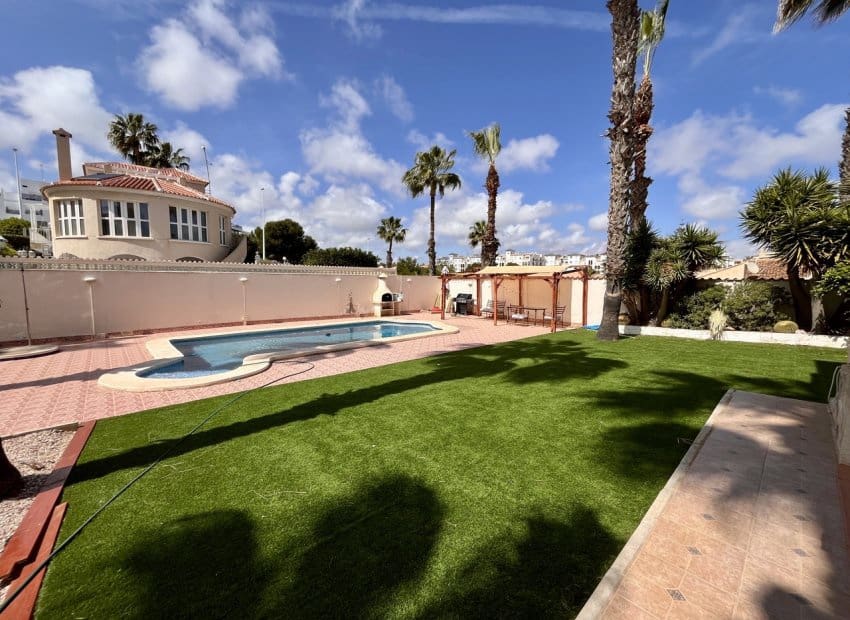 5 soverom Villa til salgs i La Zenia med svømmebasseng - € 600 000 (Ref: 9133163)