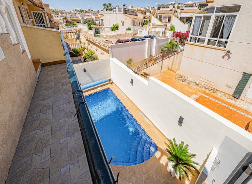 4 slaapkamer Villa te koop in Villamartin met zwembad - € 379.000 (Ref: 9133476)