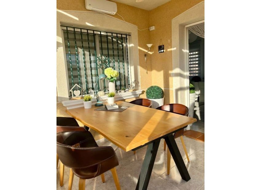 4 slaapkamer Villa te koop in Villamartin met zwembad - € 379.000 (Ref: 9133476)