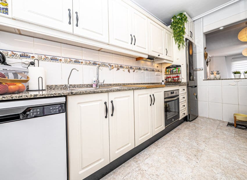 4 slaapkamer Villa te koop in Villamartin met zwembad - € 379.000 (Ref: 9133476)