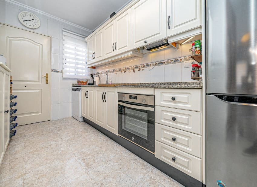 4 slaapkamer Villa te koop in Villamartin met zwembad - € 379.000 (Ref: 9133476)