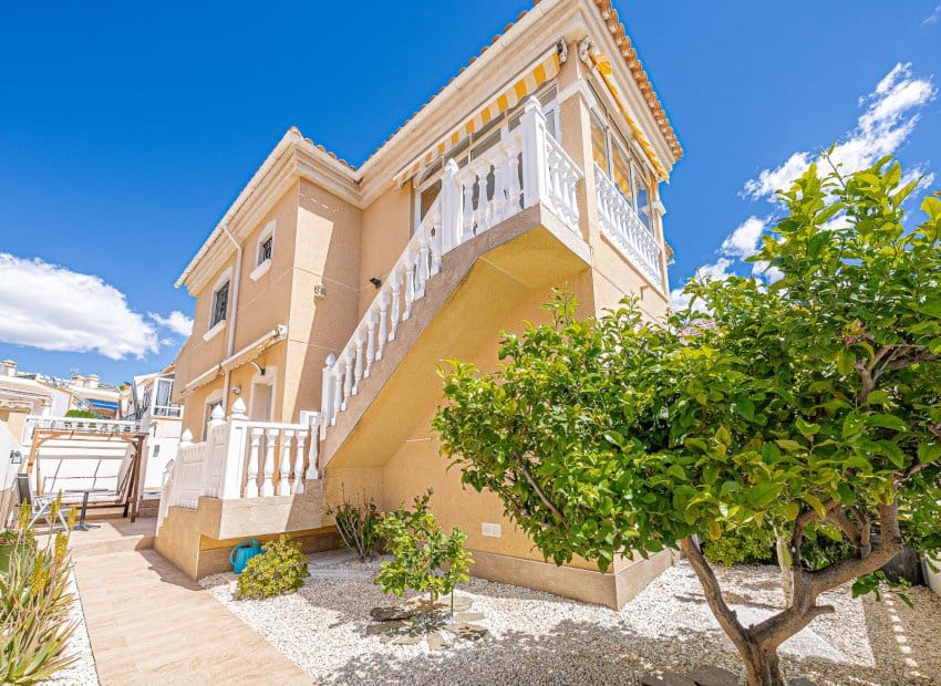 4 slaapkamer Villa te koop in Villamartin met zwembad - € 379.000 (Ref: 9133476)