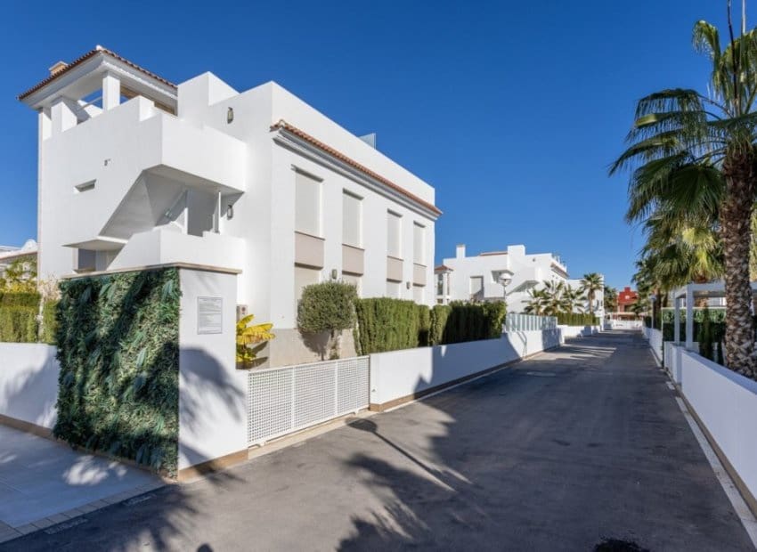 2 soveværelse Penthouse til salg i Ciudad Quesada med swimmingpool - € 299.900 (Ref: 9133677)