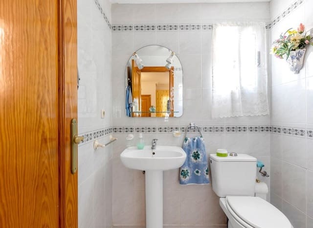 Bungalow de 2 habitaciones en Cañada del Molino, Torrevieja en venta con piscina - 255.000 € (Ref: 9133681)