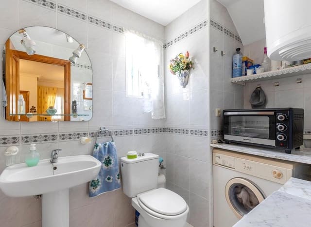 Bungalow de 2 habitaciones en Cañada del Molino, Torrevieja en venta con piscina - 255.000 € (Ref: 9133681)