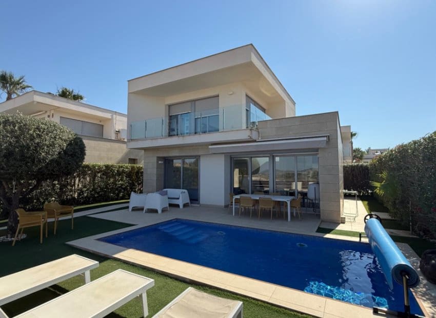 3 bedroom Villa for sale in Orihuela with pool - € 380,000 (Ref: 9133692)