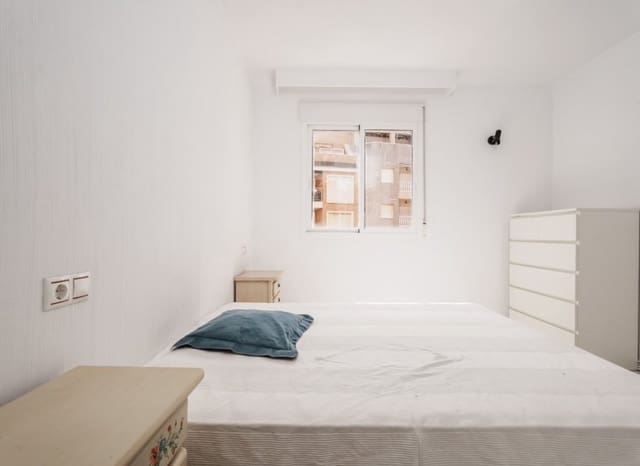 Apartamento de 2 habitaciones en Playa de los Locos, Torrevieja en venta con piscina - 225.000 € (Ref: 9135957)