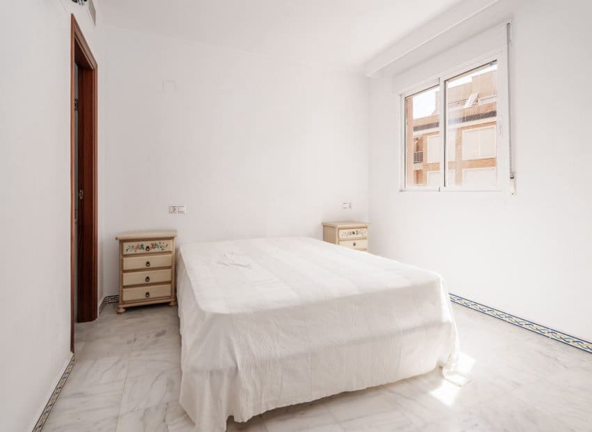 2 sypialnia Apartament na sprzedaż w Torrevieja z basenem - 225 000 € (Ref: 9135957)