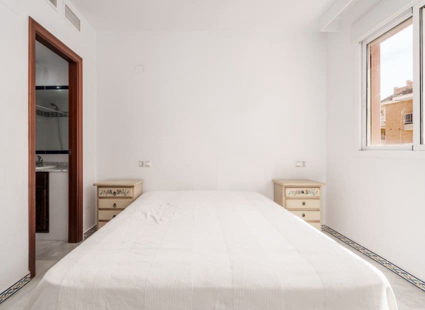 2 sypialnia Apartament na sprzedaż w Torrevieja z basenem - 225 000 € (Ref: 9135957)