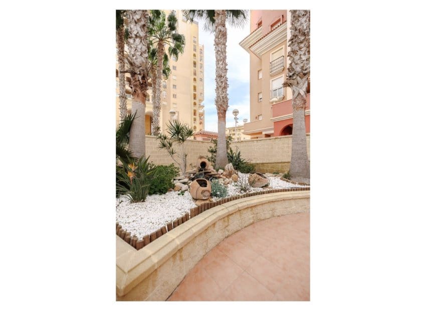 2 sypialnia Apartament na sprzedaż w Torrevieja z basenem - 225 000 € (Ref: 9135957)