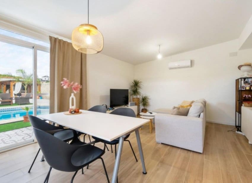 Chalet de 4 habitaciones en Ciudad Quesada en venta con piscina - 530.000 € (Ref: 9136298)