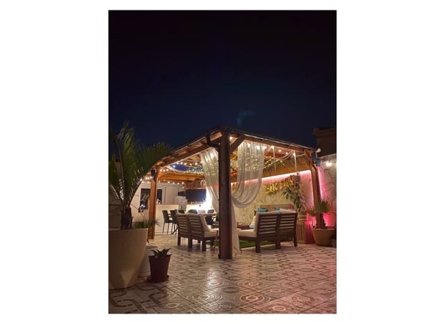 Chalet de 4 habitaciones en Ciudad Quesada, Rojales en venta con piscina - 530.000 € (Ref: 9136298)