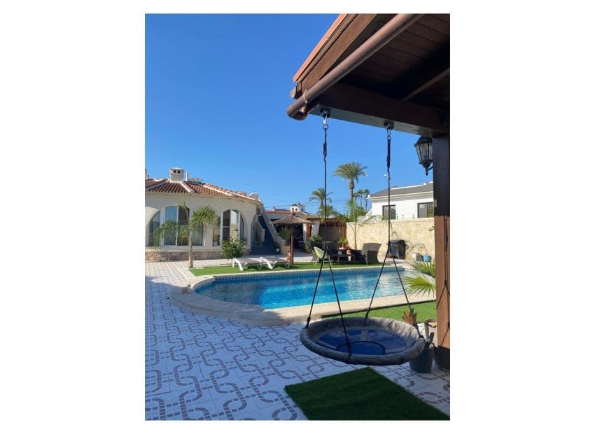 Chalet de 4 habitaciones en Ciudad Quesada en venta con piscina - 530.000 € (Ref: 9136298)