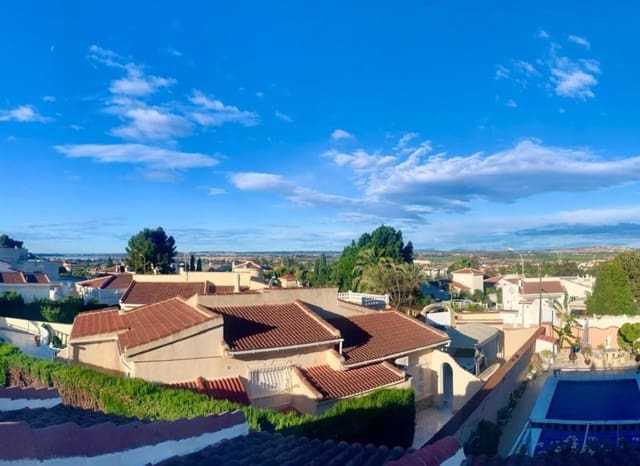 Chalet de 4 habitaciones en Ciudad Quesada, Rojales en venta con piscina - 530.000 € (Ref: 9136298)