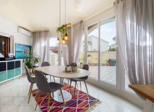 Chalet de 4 habitaciones en Ciudad Quesada, Rojales en venta con piscina - 530.000 € (Ref: 9136298)