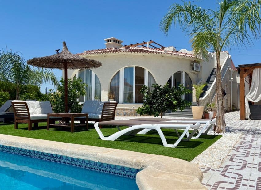 Chalet de 4 habitaciones en Ciudad Quesada en venta con piscina - 530.000 € (Ref: 9136298)