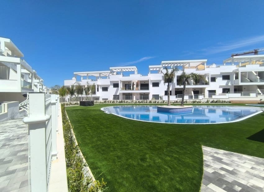 2 quarto Bungalow para venda em Los Balcones com piscina - 304 900 € (Ref: 9144372)